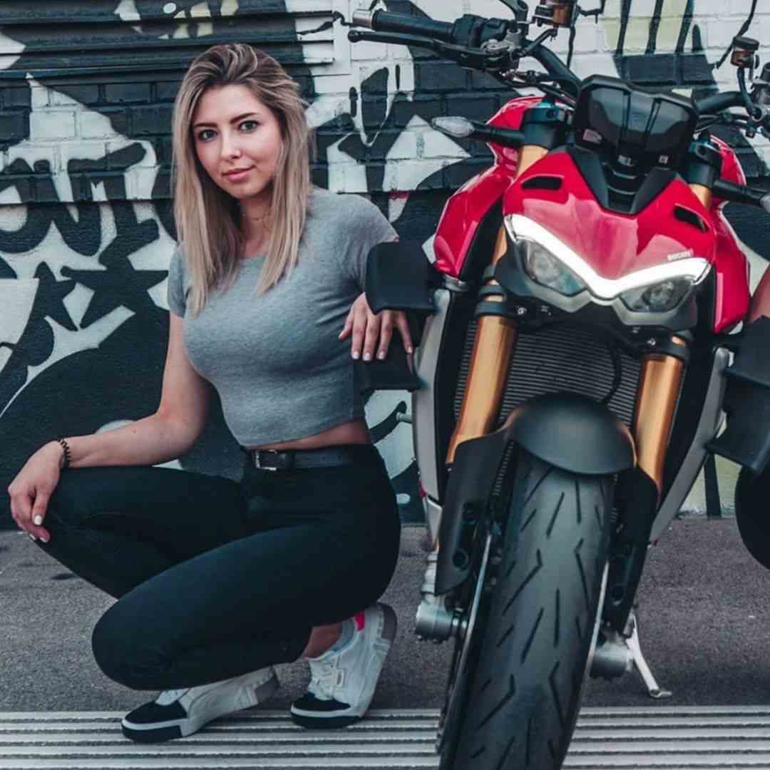 Ducati Streetfighter V4 and V4S