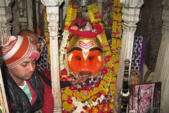 Bhairav ​​Mandir In this temple, the lord is tied with chains and liquor is offered to him